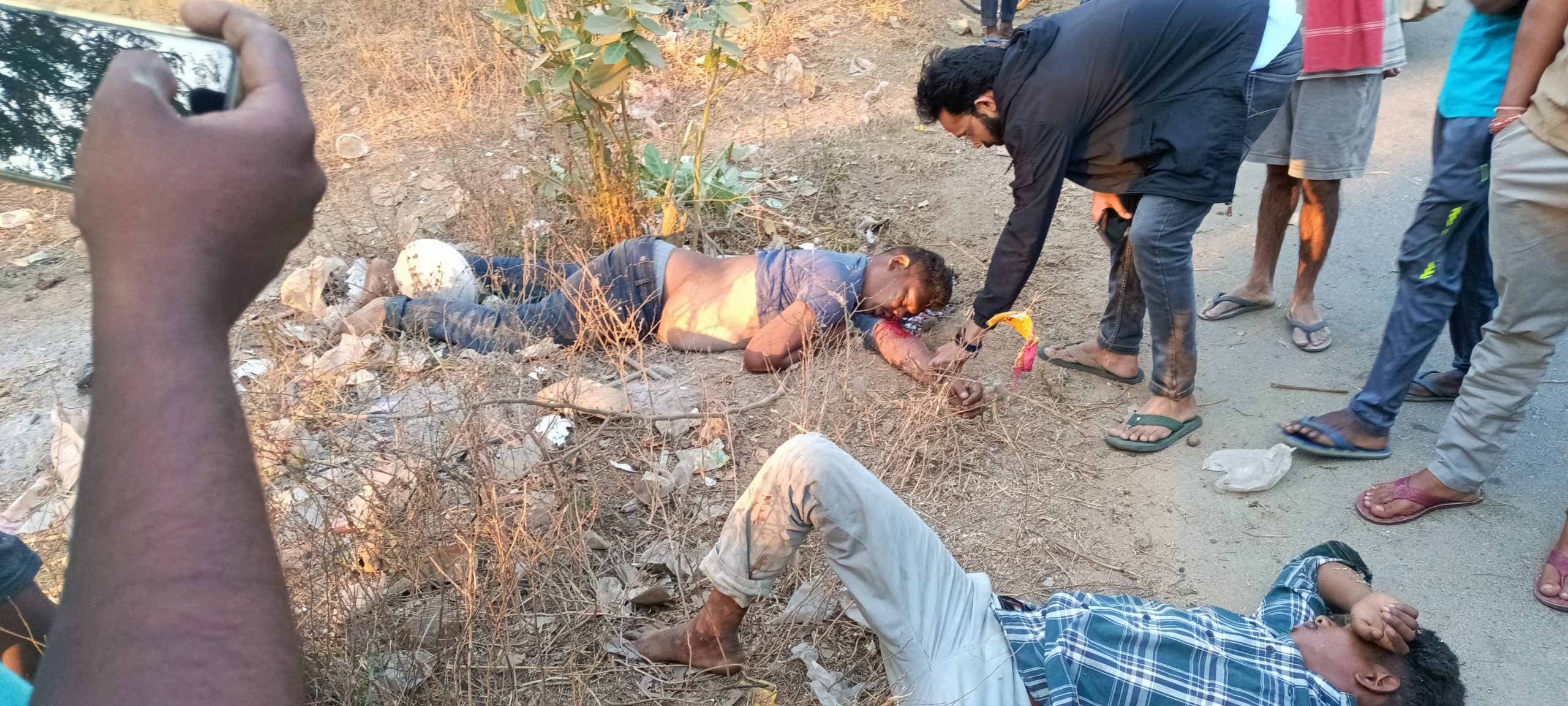 Chaibasa News : बिजली पोल से टकराकर बाइक सवार की मौत