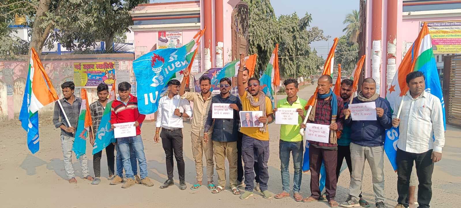 अप्रवासी भारतीयों को अपमानजनक तरीके से भारत भेजा जाना शर्मनाक