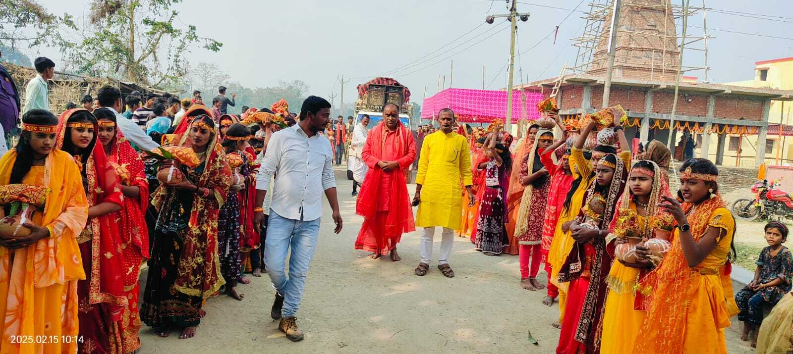 परमेश्वर धाम शिव मंदिर में प्राण प्रतिष्ठा यज्ञ को लेकर निकाली कलश यात्रा