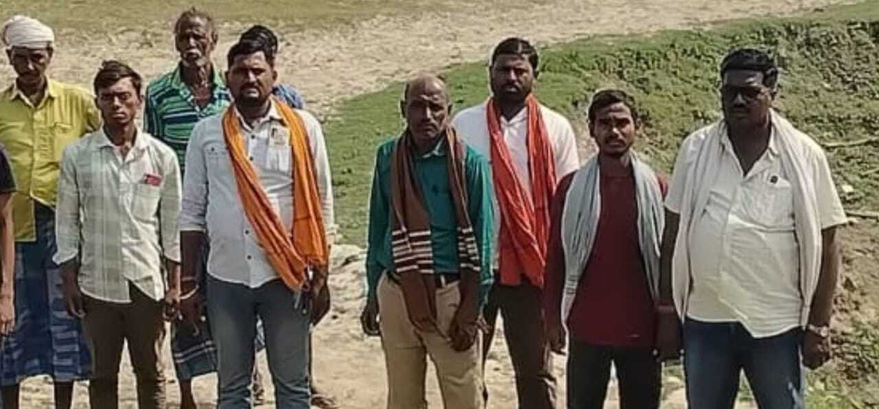 गंगा कटाव के कारण जमीन के साथ नदी में समा गये घर, गुजर-बसर करना हो गया है मुश्किल