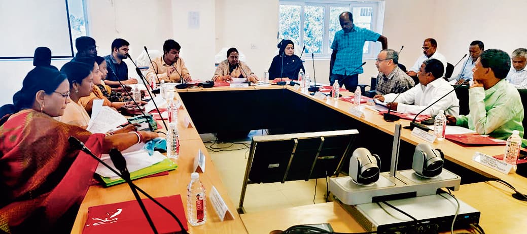 हंगामेदार रही नगर निगम बोर्ड की बैठक, आउटसोर्सिंग एजेंडे पर मेयर की जमकर खिंचाई