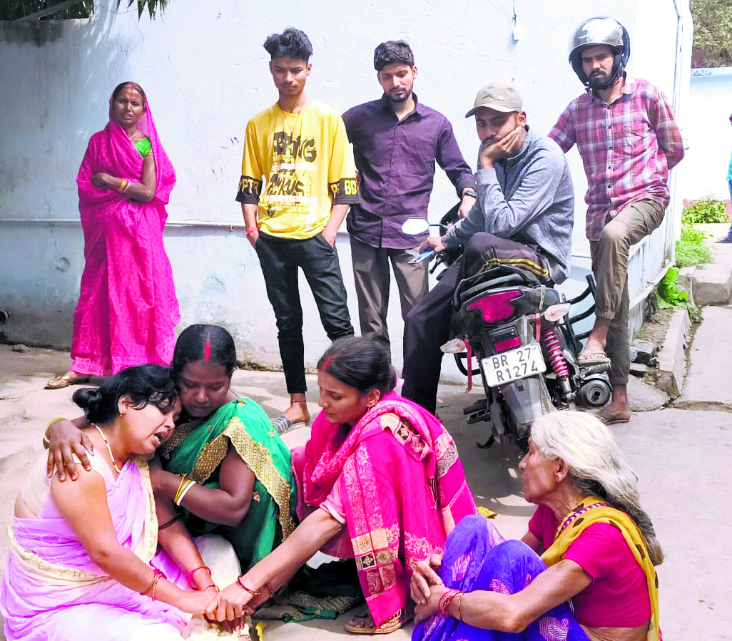 फरहा गांव के समीप बोलेरो की टक्कर से टेंपो सवार एक की मौत, 15 घायल