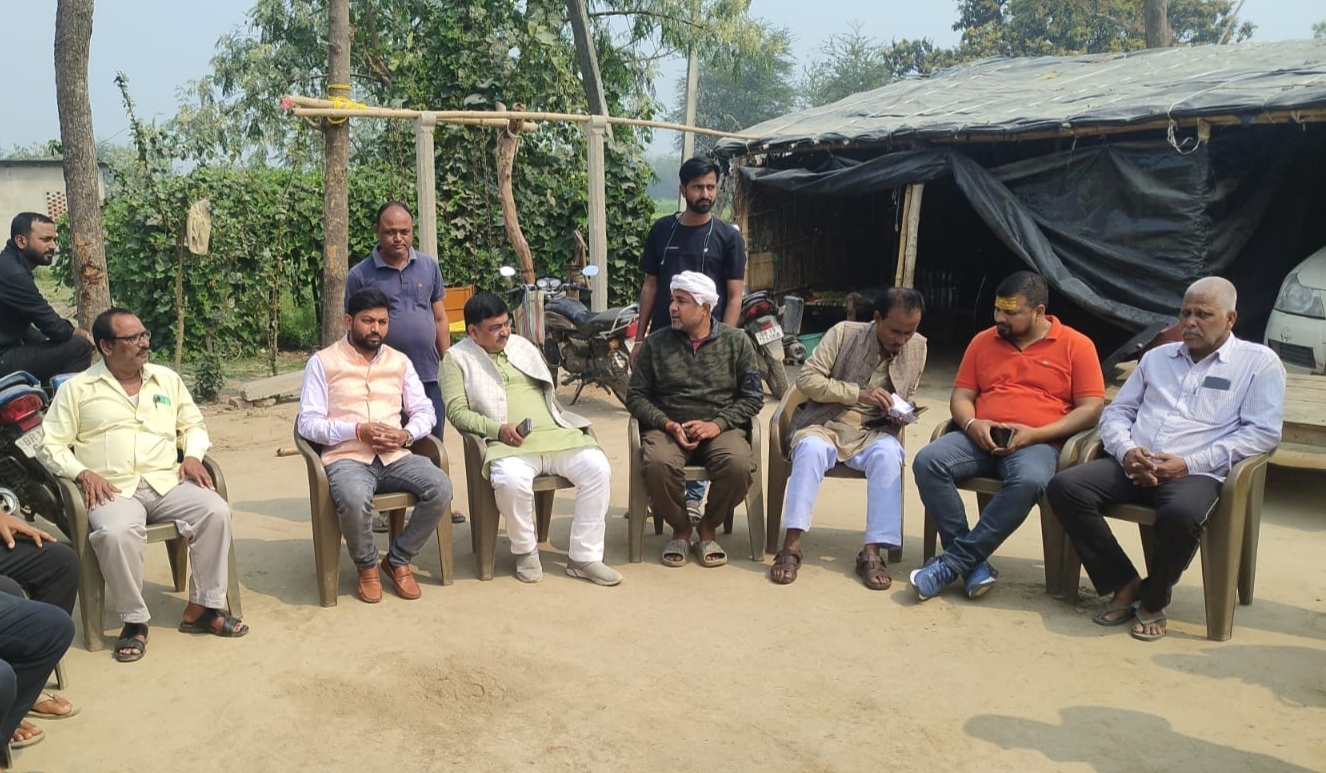 पूर्व भाजपा मंडल अध्यक्ष के परिजनों से मिले विधायक, दी सांत्वना