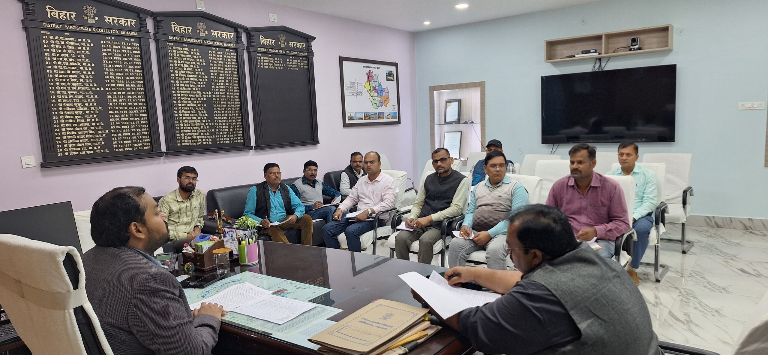 क्रियान्वयन प्रगति धीमी होने पर डीएम ने जतायी सख्त नाराजगी