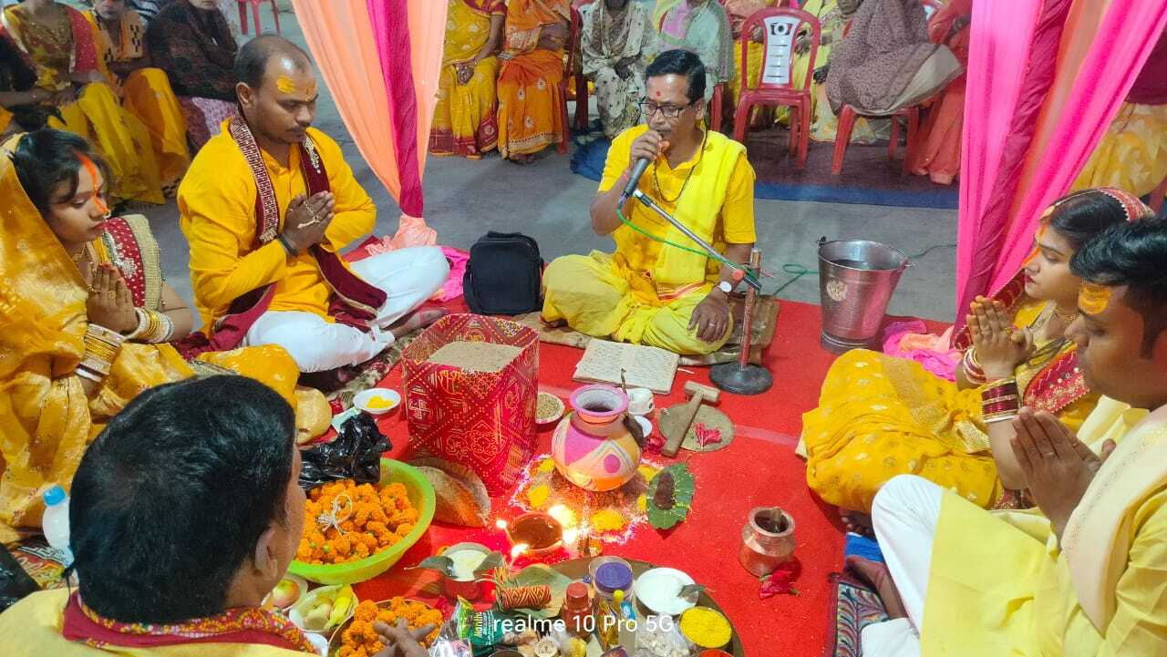 शिवरात्रि पर अमड़ापाड़ा मंदिर में श्रद्धालुओं की भीड़, बारात में शामिल हुए हजारों लोग