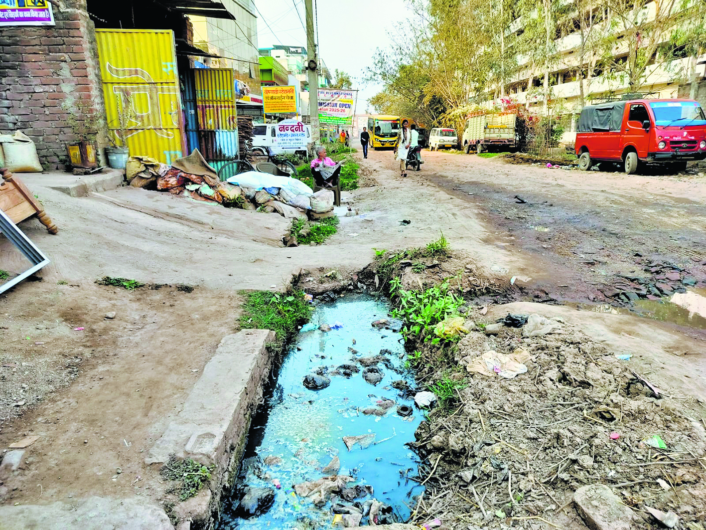 नाला का खुला ढक्कन हादसे को दे रहा है आमंत्रण
