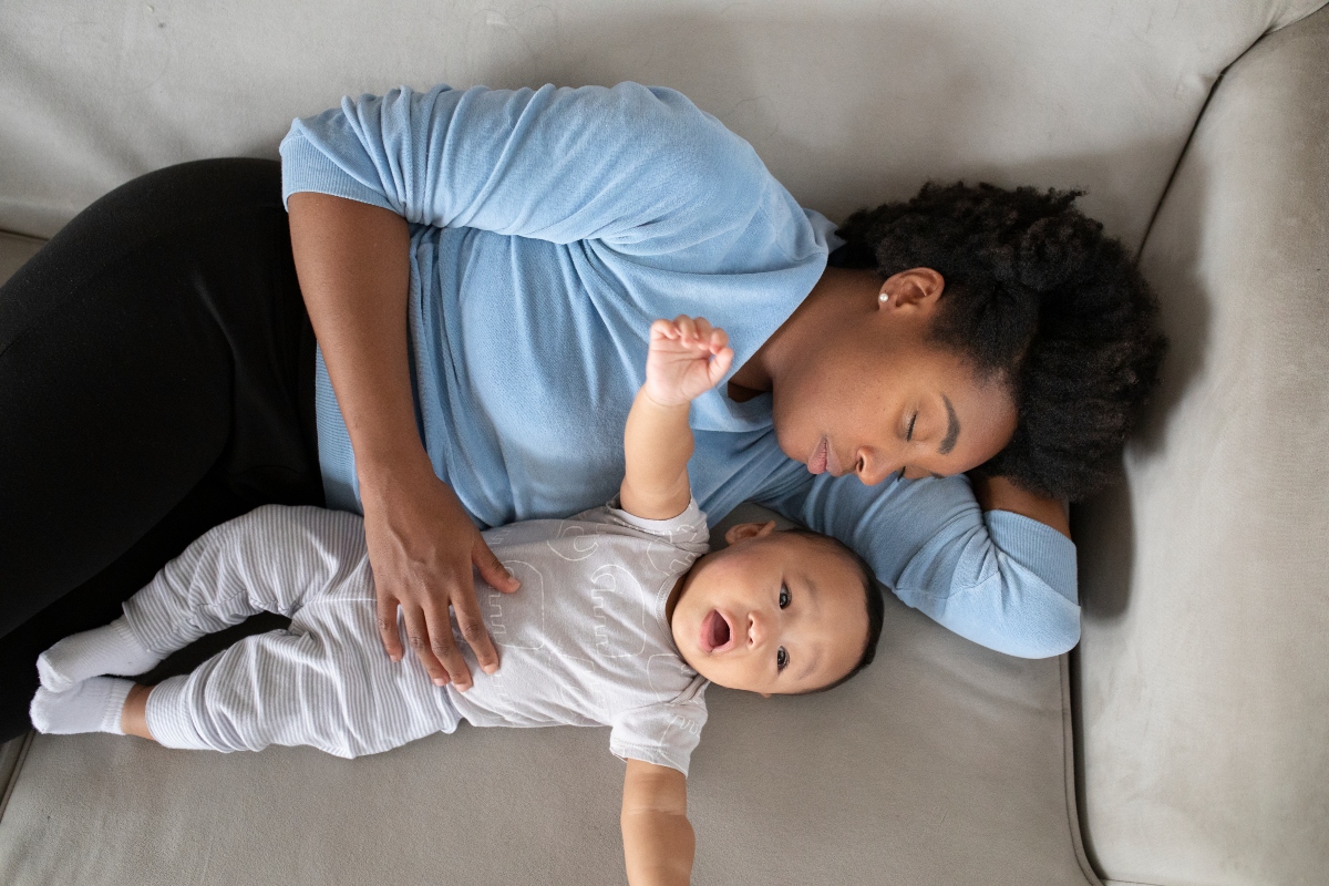 Parenting Tips: अपने बच्चों को साथ में सुलाने से पहले इन बातों का ध्यान जरूर रखें