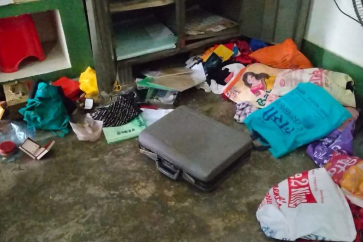 Bihar Crime: बिहार में शातिर चोर बना रहे बंद घरों को निशाना, नगदी सहित उड़ायी लाखों की संपत्ति Bihar Crime: बिहार में शातिर चोर बना रहे बंद घरों को निशाना, नगदी सहित उड़ायी लाखों की संपत्ति
