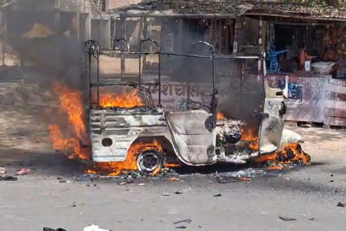 Bihar: अपाचे बाइक की ठोकर से CNG ऑटो मे पकड़ी आग, दस लोग झुलसे, मची अफरातफरी