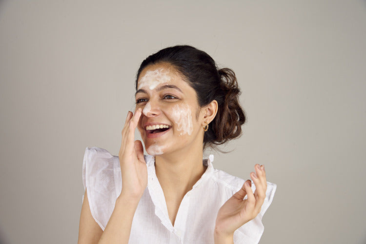 White Cast In Sunscreen: सनस्क्रीन में वाइट कास्ट, क्या यह आपकी स्किन के लिए नुकसानदायक है?