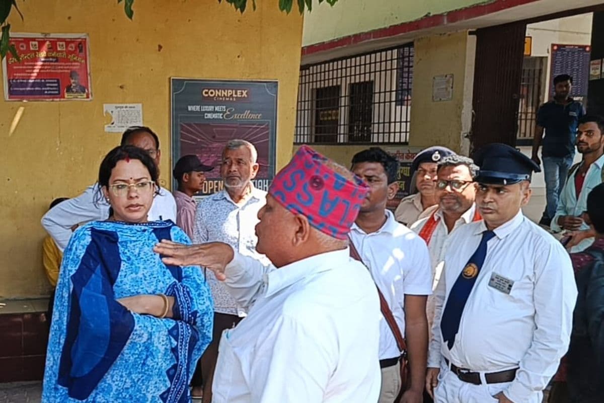 बिहार के इस रेलवे स्टेशन की सफाई पर रोजाना खर्च हो रहे 13,500 रुपये, फिर भी यात्रियों को नहीं मिल रही राहत