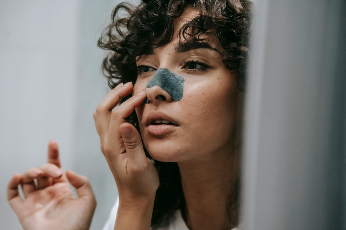 Beauty Tips: नाक पर जमे जिद्दी ब्लैकहेड्स ने छीन ली चेहरे की खूबसूरती? इन घरेलू नुस्खों से आपको होगा फायदा
