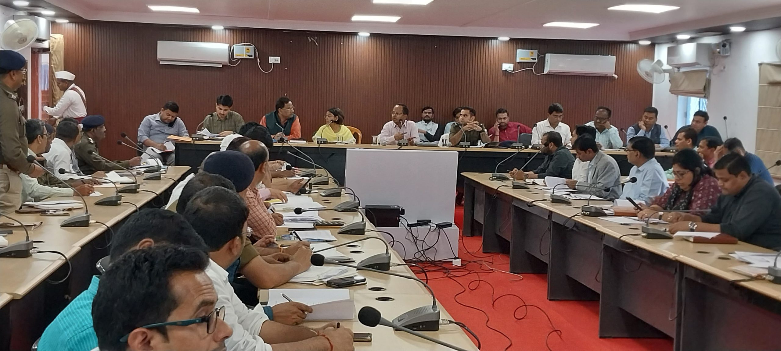 नीलाम पत्रवाद को लेकर जिला प्रशासन सख्त, बॉडी वारंट करें जारी : डीएम