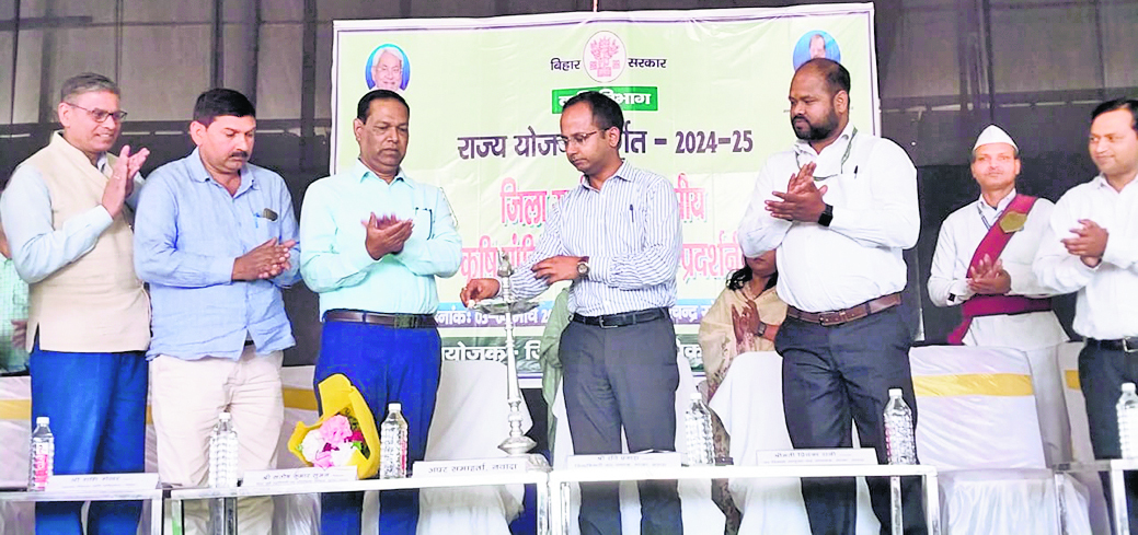 कृषि के क्षेत्र में प्रगति के लिए आधुनिक यंत्रों का उपयोग आवश्यक : डीएम