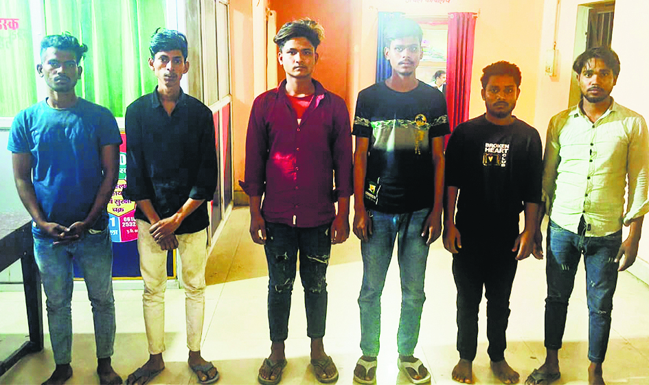 sasaram News : पुलिस पांच चोरी की बाइकों के साथ छह चोरों को किया गिरफ्तार