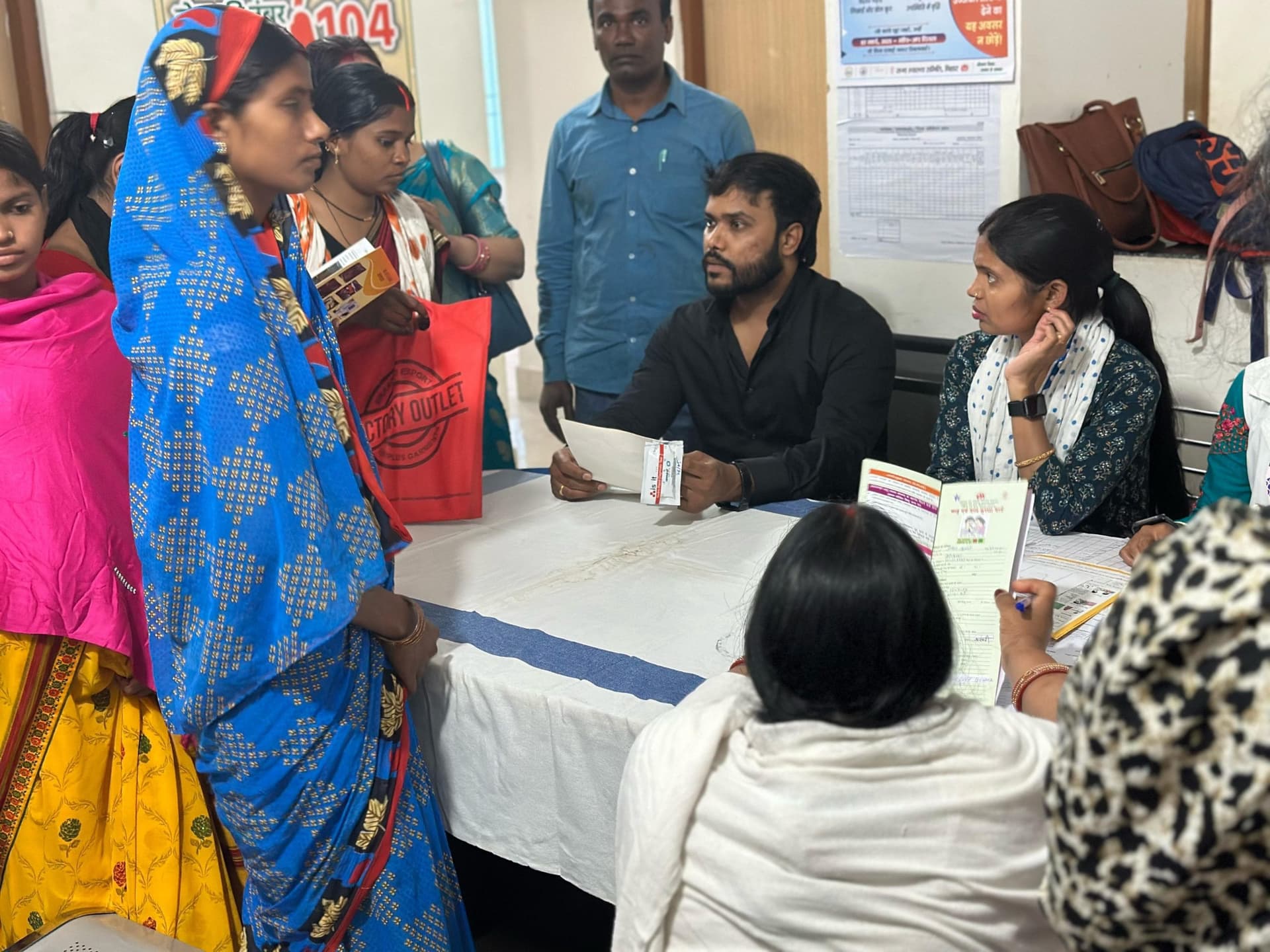 Nawada News : नेमदारगंज पंचायत सरकार भवन में नेत्र जांच शिविर का आयोजन