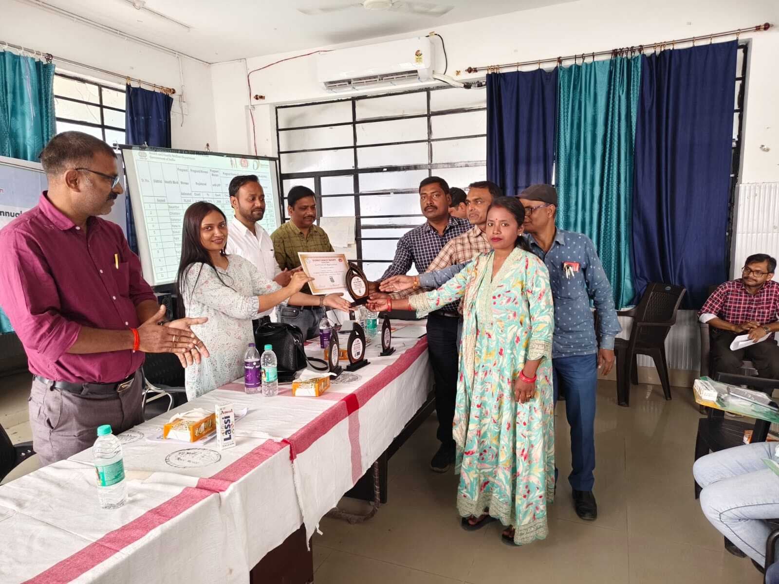 किलकारी और मोबाइल एकेडमी की वार्षिक समीक्षा, उत्कृष्ट कार्य करने वालों को किया गया पुरस्कृत