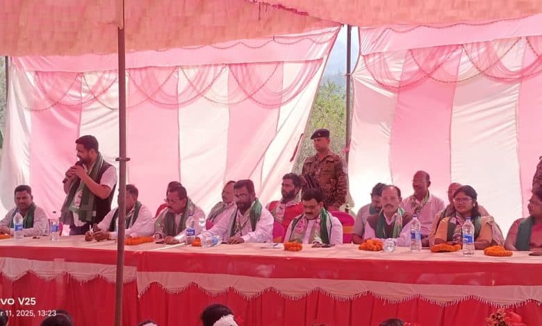 गारू में झामुमो का प्रखंड स्तरीय कार्यकर्ता सम्मेलन
