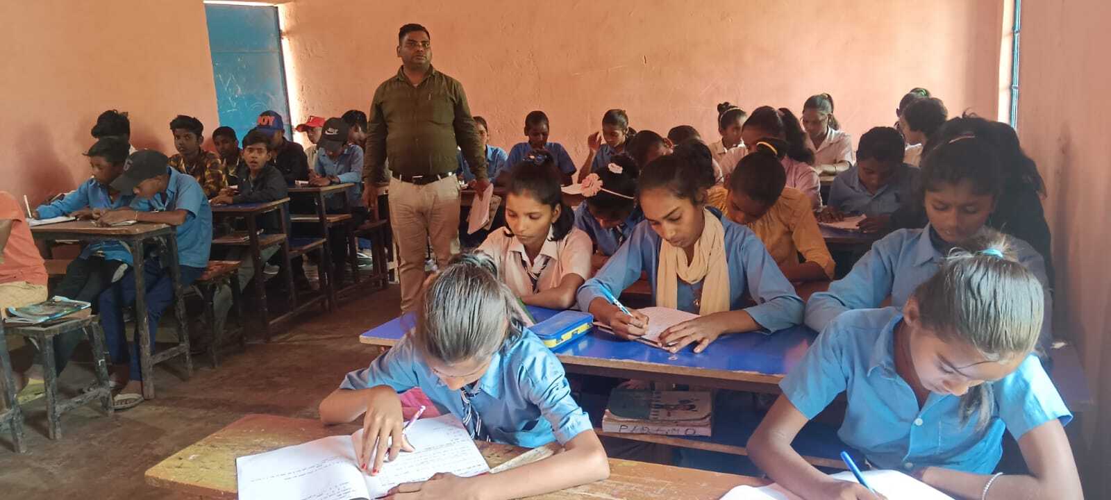 प्राथमिक विद्यालयों में शांतिपूर्ण हुई वार्षिक परीक्षा