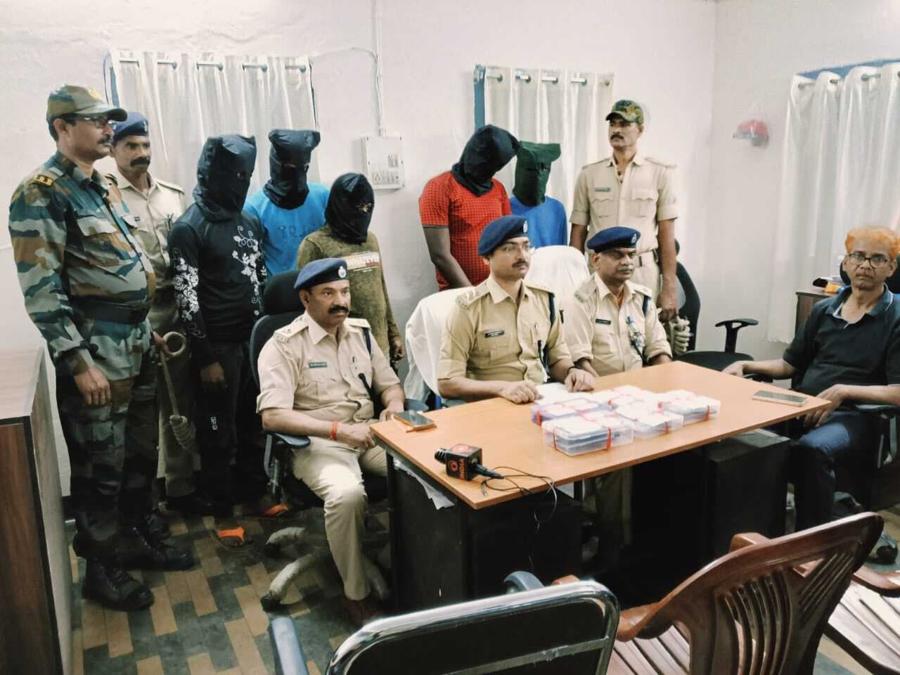 केंदुआटांड़ से पांच साइबर आरोपी किये गये गिरफ्तार