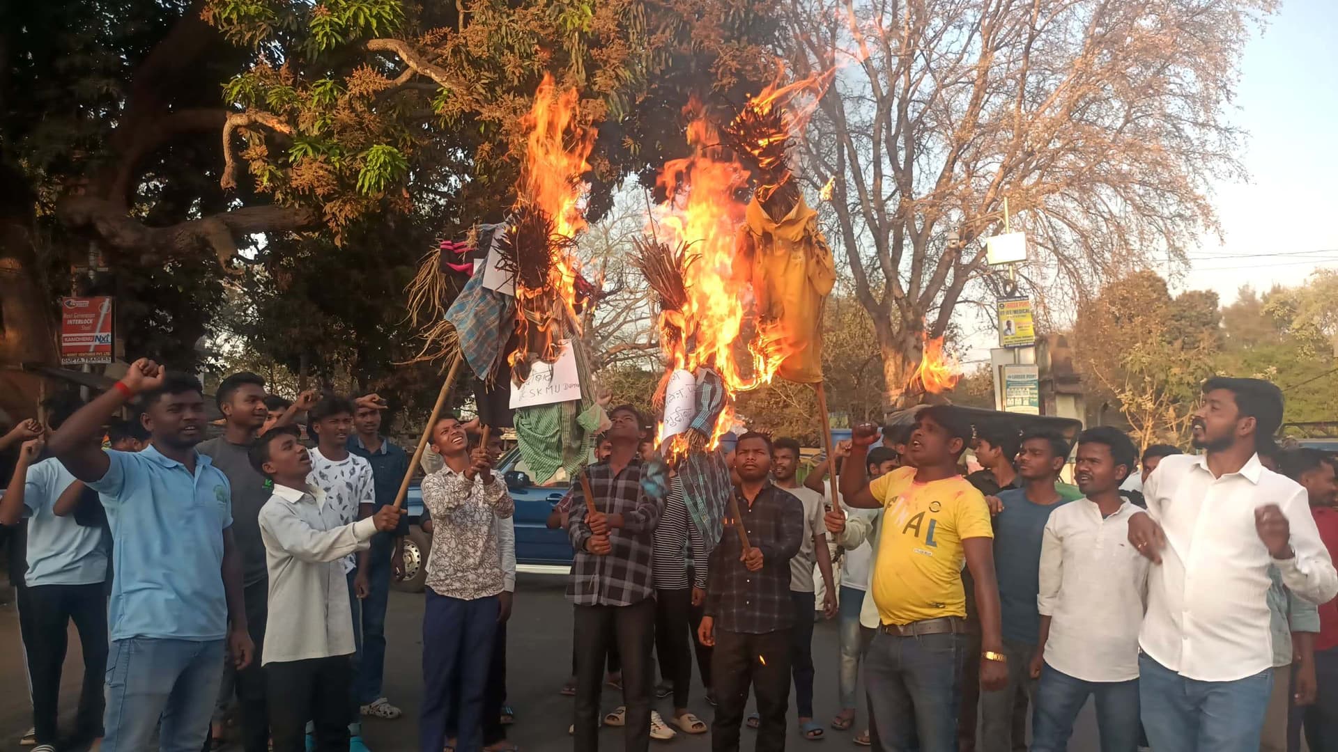 नॉर्म्स का पालन करने में बीएड काॅलेजों ने बरती उदासीनता, फूटा छात्रों का आक्रोश