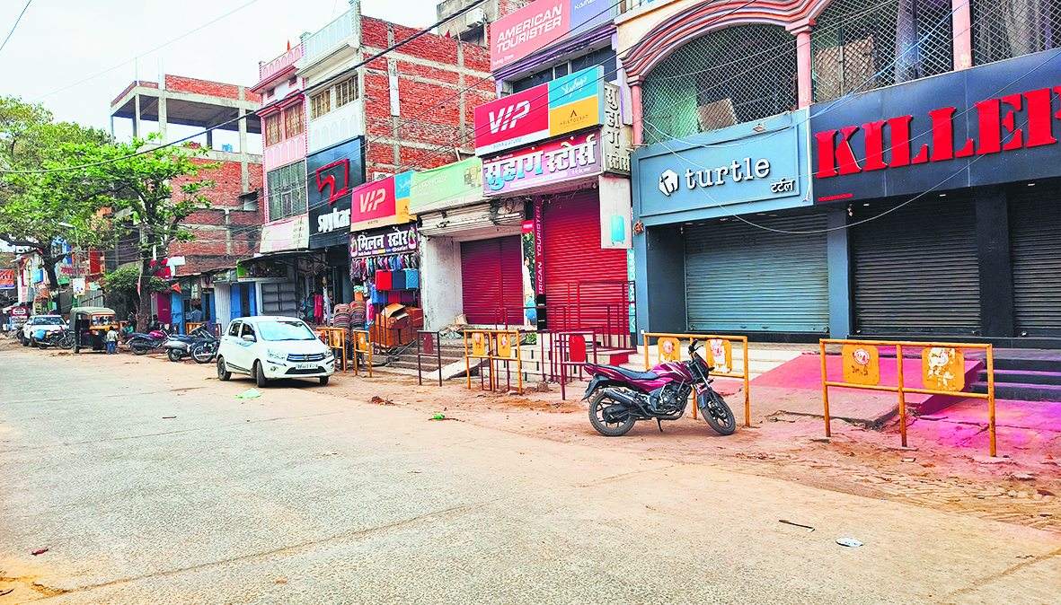 Buxar News: पूरे दिन सूनसान रहीं सड़कें, बाजार में बंद रहीं ज्यादातर दुकानें