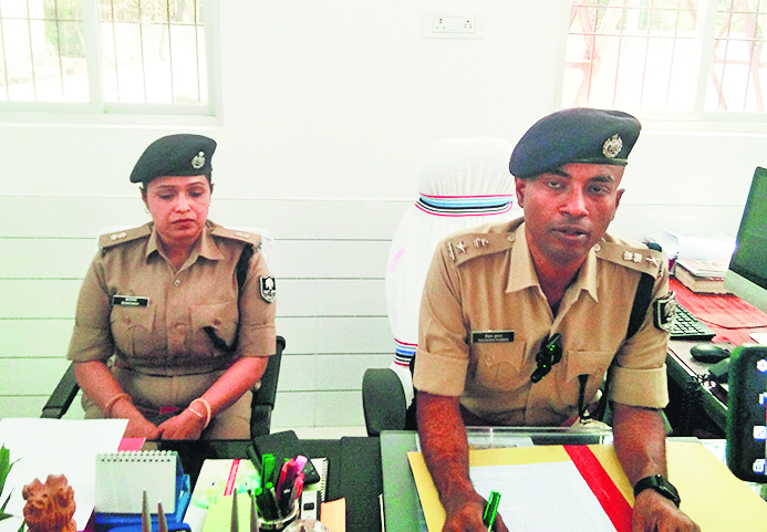 मां-बेटी की गला दबाकर की हत्या, बाप-बेटा गिरफ्तार