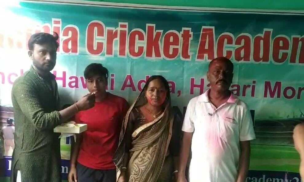 Bokaro News : जिला महिला क्रिकेट टीम में चुनी गयी मजदूर की बेटी