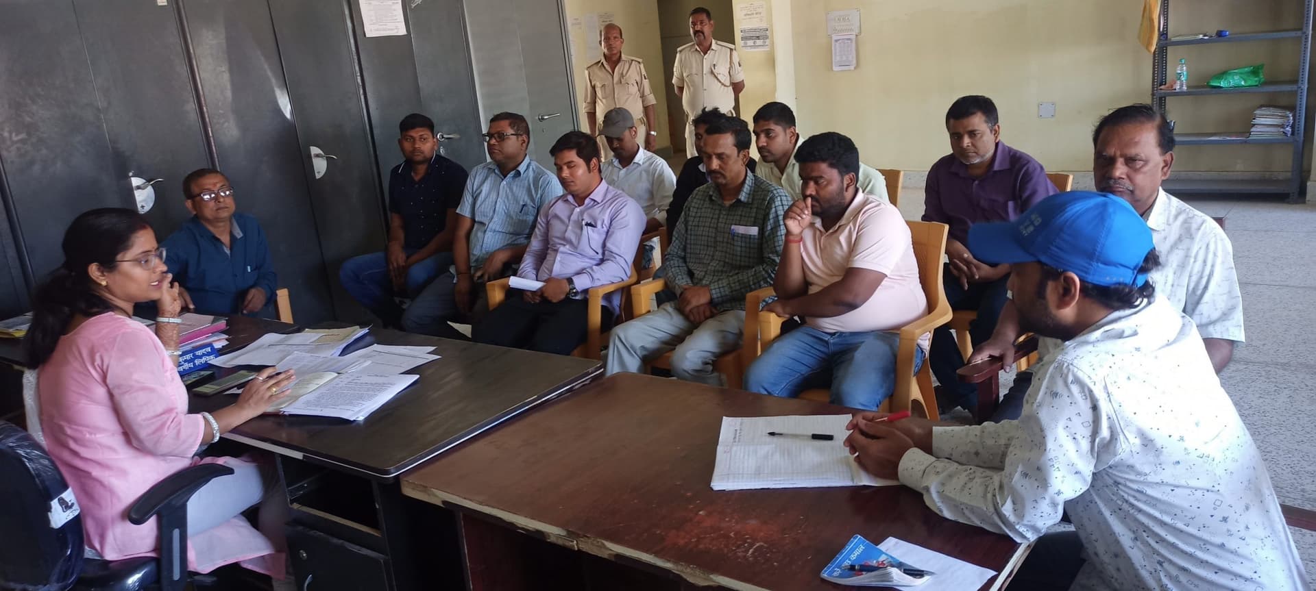 Madhubani News : सीओ ने बैठक कर कार्य में तेजी लाने का दिया आदेश