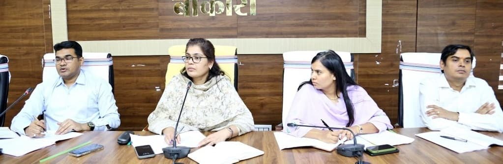 Bokaro News : कोल कंपनियां-पीएसयू प्रबंधन वन क्षेत्र की करें सुरक्षा, लगाएं पौधा : उपायुक्त