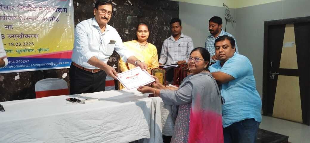 डॉ रेशमा रजा को किया पुरस्कृत