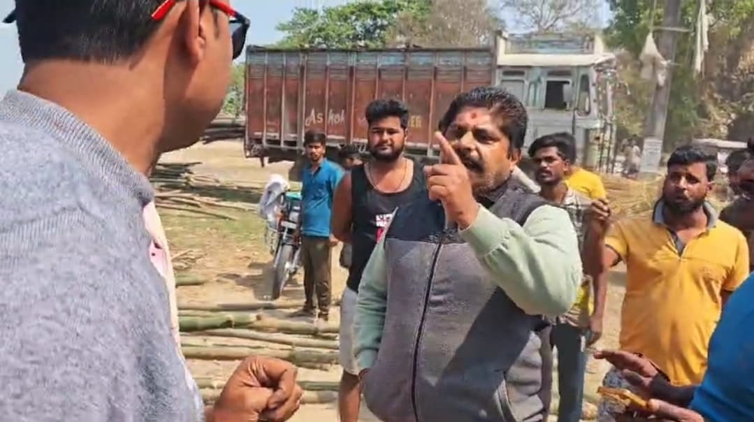 मनरेगा योजना में ग्रामीणों ने धांधली, कागज पर सड़क बना लाखों की हुई निकासी, जांच की मांग