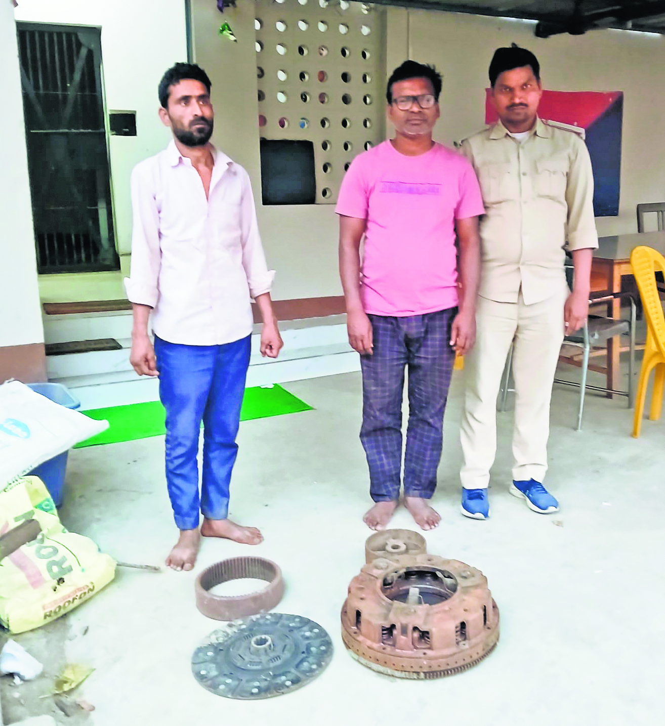 Sasaram news.चोरी के सामान के साथ कबाड़ दुकानदार समेत दो गिरफ्तार