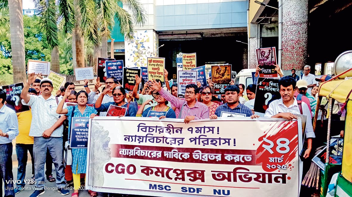 डॉक्टरों ने सीबीआइ दफ्तर का किया घेराव, सौंपा ज्ञापन