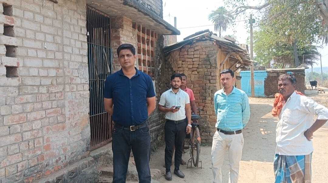 बीपीआरओ के निरीक्षण में ग्राम कचहरी फुल्लीडुमर मिला बंद, स्पष्टीकरण