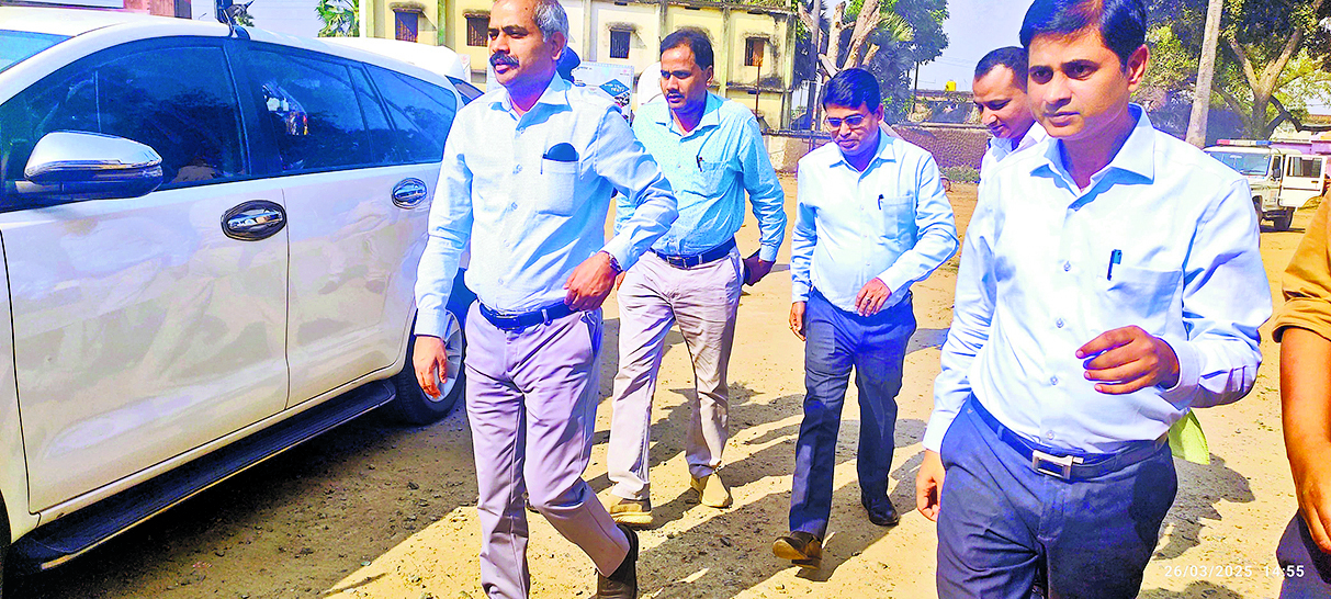 नवादा : मगध कमिश्नर ने किया औचक निरीक्षण