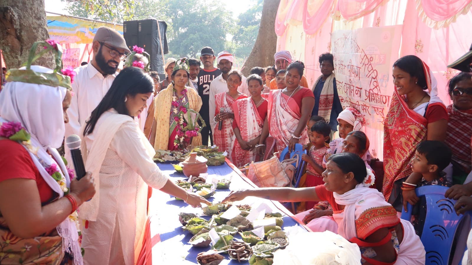 कर्रा के कुर्से गांव में लगा आदिवासी पारंपरिक मेला