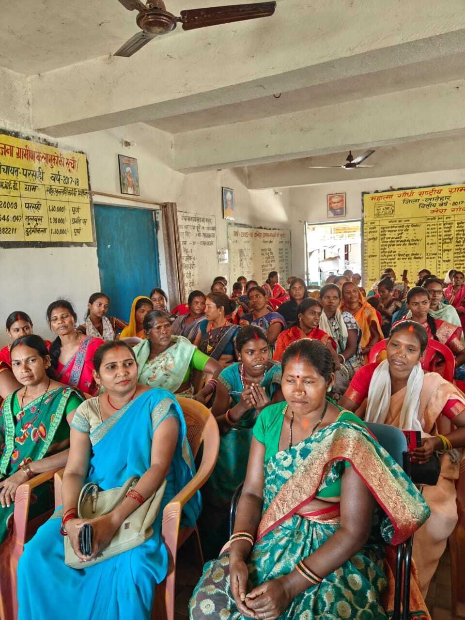 स्वयंसेवी शिक्षकों के लिए प्रशिक्षण कार्यक्रम