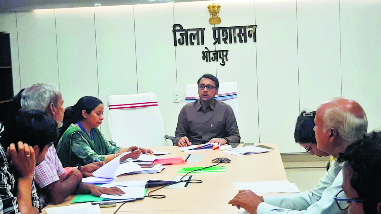 अल्पसंख्यक आवासीय विद्यालय की भूमि की मापी कराएं : डीएम