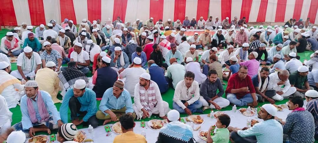 सांसद प्रतिनिधि के इफ्तार पाटी में पहुंचे हजारों लोग