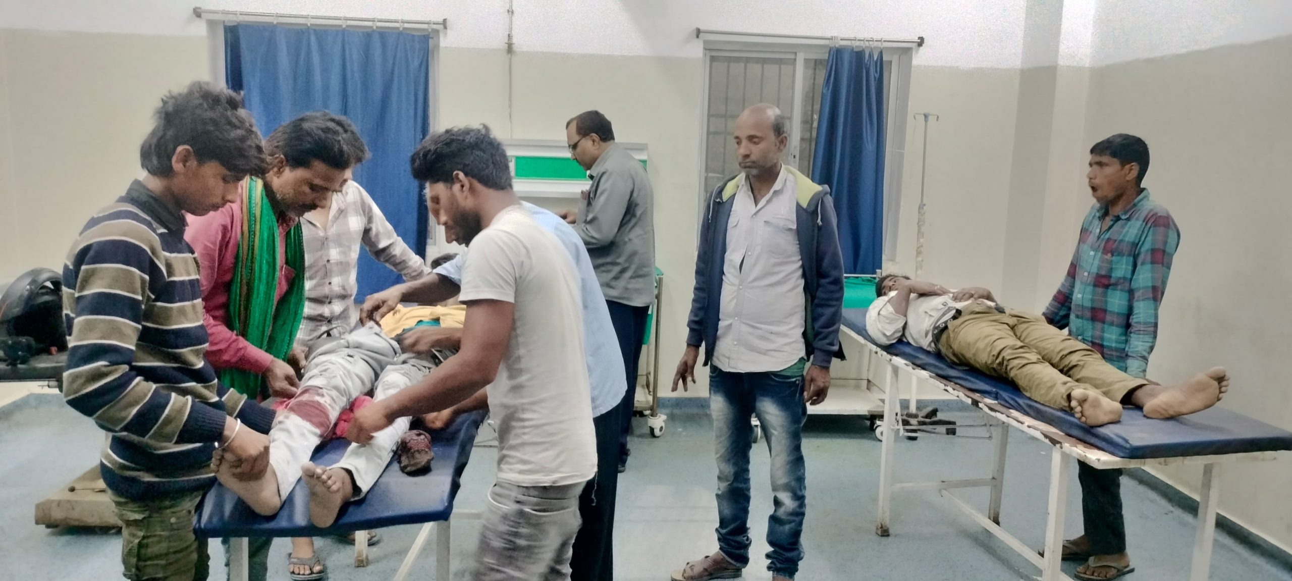 दो बाइकों में हुई टक्कर, दोनों गंभीर रूप से जख्मी