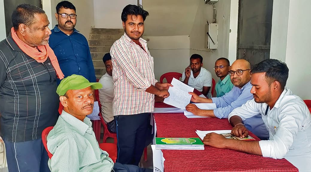 hajipur news. अपनी पंचायत-अपना प्रशासन शिविर में सुनी गयीं लोगों की समस्याएं