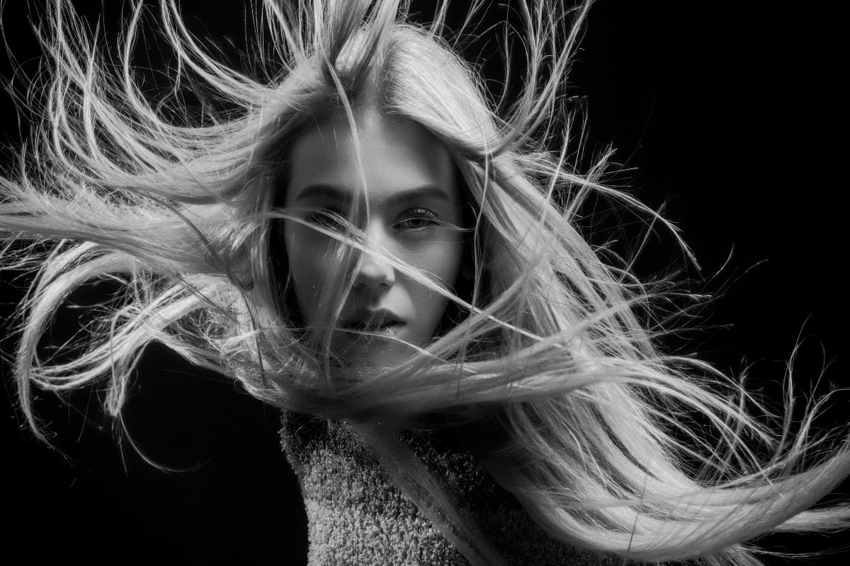 Hair Care Tips: हेयर केयर प्रोडक्ट दिखे ये इंग्रीडिएंट्स तो उन्हें दिखाएं घर से बाहर का रास्ता, गंजे होने से पहले जान लें