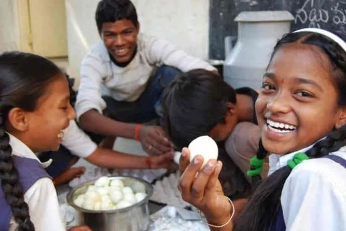 Bihar News: बिहार में बदला मिड-डे मील का मेन्यू, इस वजह से अब बच्चों को नहीं मिलेंगे अंडे