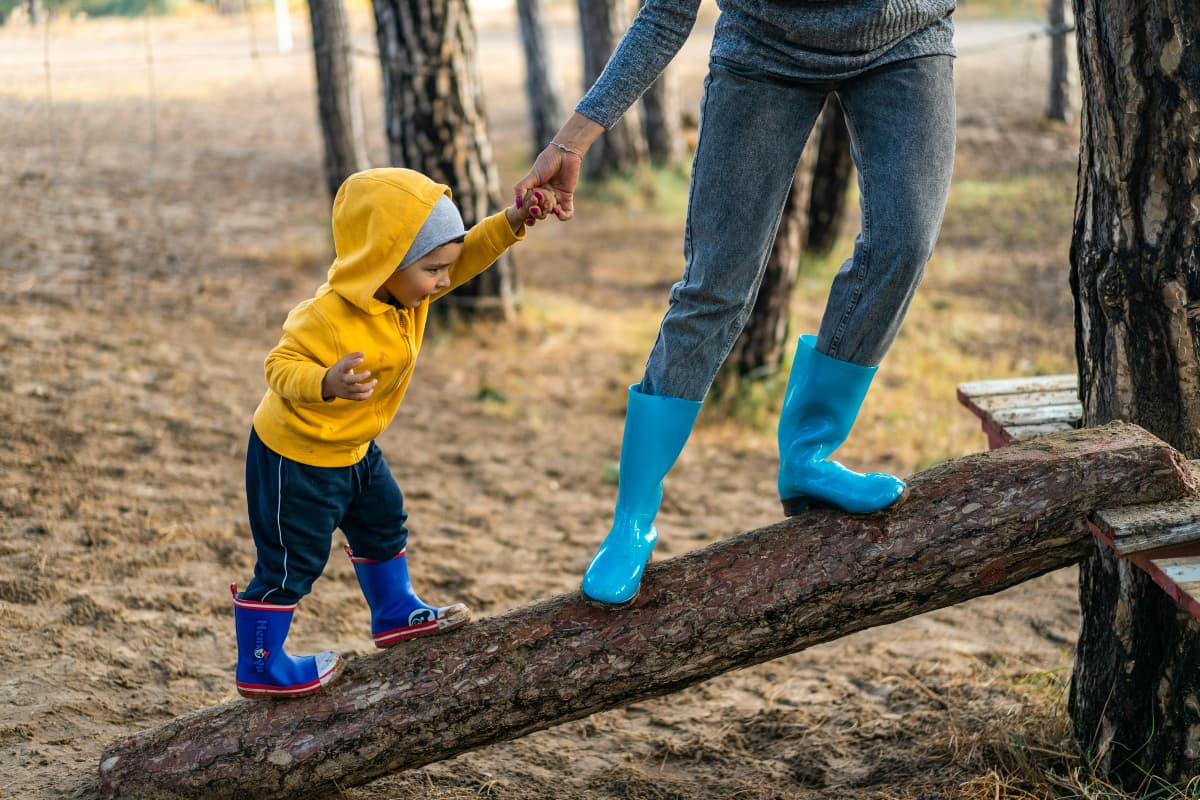 Parenting Tips: जितनी छोटी उम्र में हो सके अपने बच्चे को सिखा दें ये चीजें, फ्यूचर की चिंता हो जाएगी खत्म