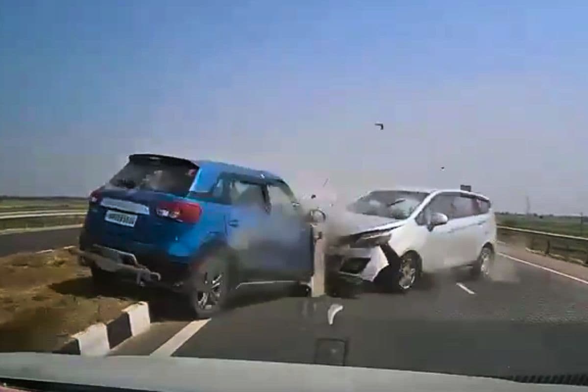 पटना के मोकामा-बख्तियारपुर फोरलेन पर तीन वाहनों की टक्कर का Live Video देखें, मशहूर डॉक्टर की दर्दनाक मौत