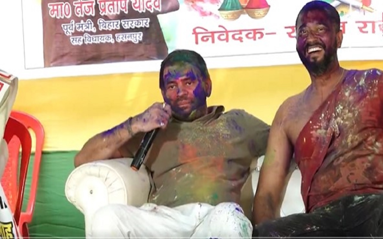 तेजप्रताप यादव सस्पेंड होने का भय देकर सिपाही से ठुमका लगवाकर घिरे, वीडियो वायरल होने पर किया पलटवार