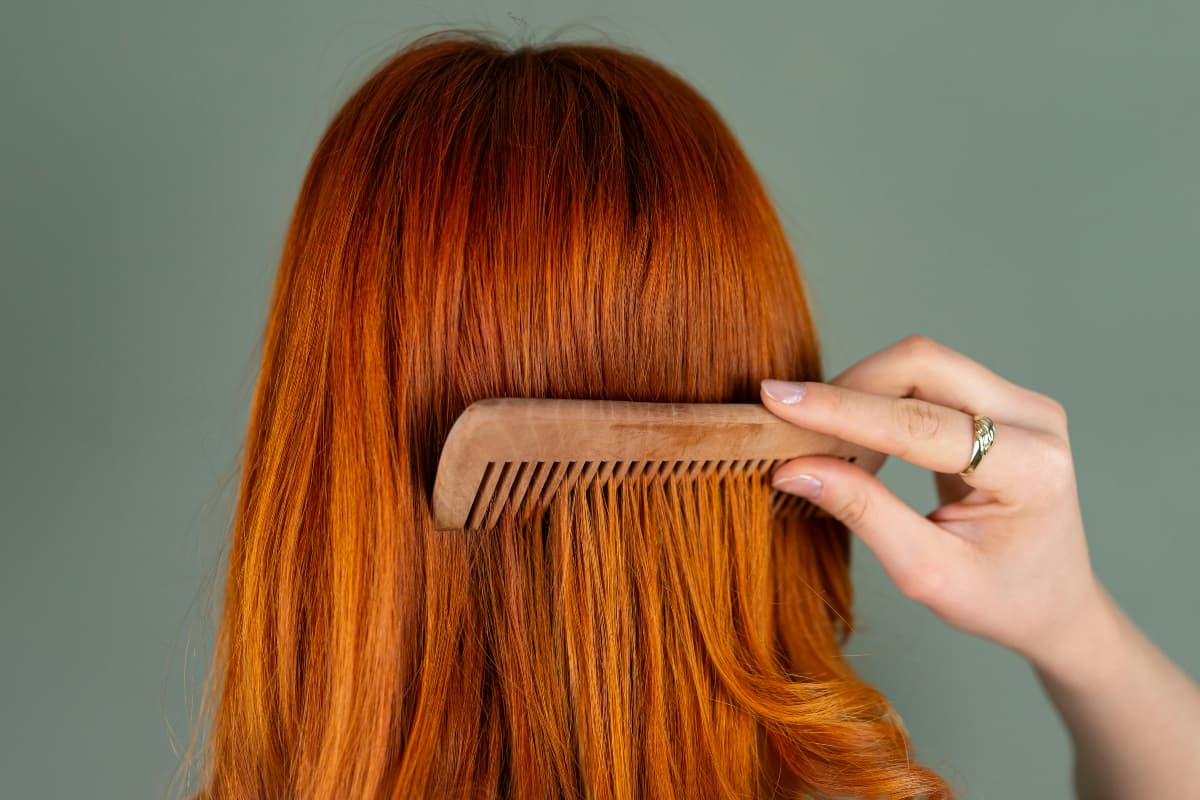 Hair Care Tips: क्या सच में गीले बालों पर कंघी करने से वे होते हैं डैमेज?