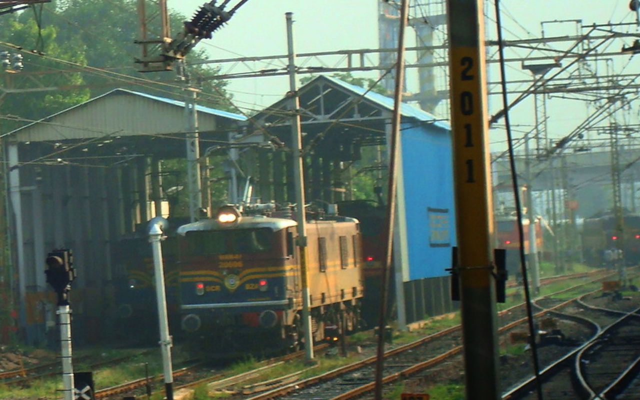 Bihar News: भागलपुर में बनेगा 13 करोड़ से डिवीजन का पहला इलेक्ट्रिक ट्रिप शेड, इलेक्ट्रिक इंजन का होगा मेंटेनेंस