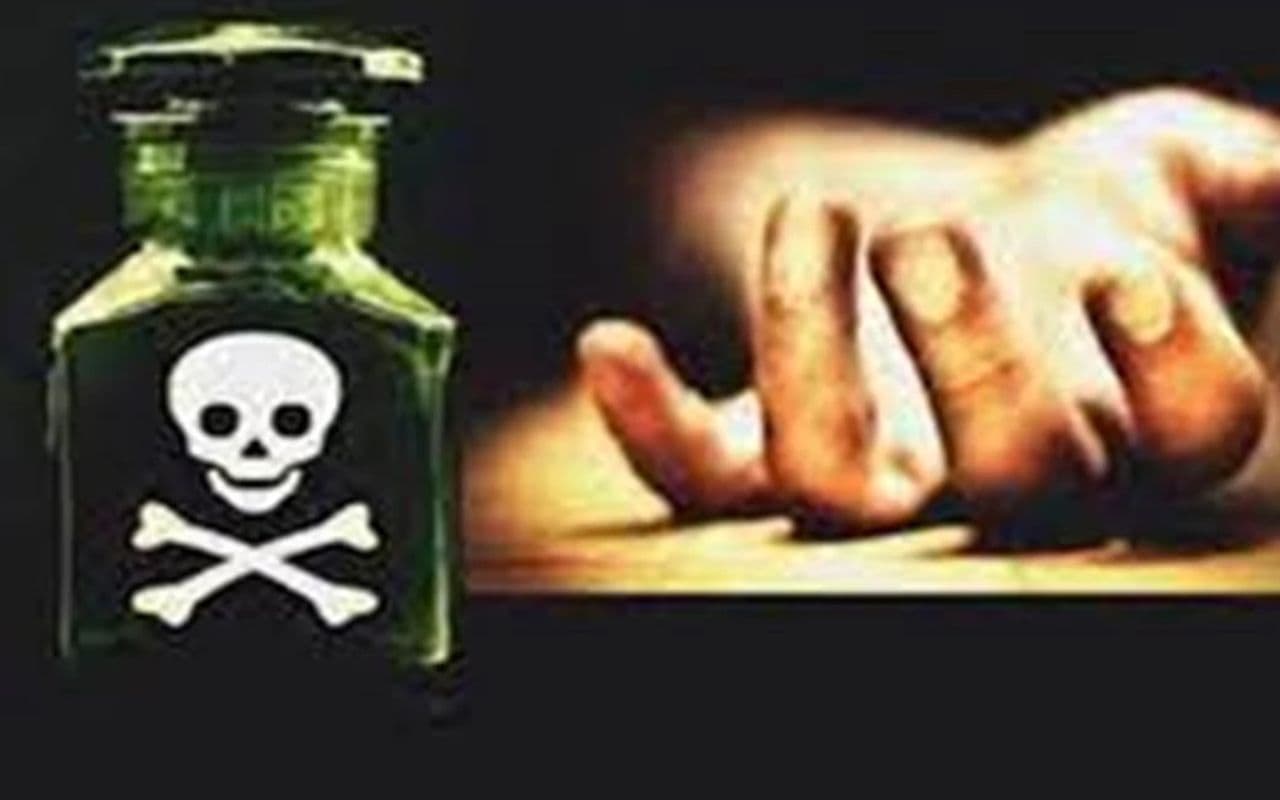 Bihar News: मधेपुरा में दो बेटियों के साथ मां ने जहर खाकर किया सुसाइड, पति से विवाद के बाद उठाया खौंफनाक कदम Bihar News: मधेपुरा में दो बेटियों के साथ मां ने जहर खाकर किया सुसाइड, पति से विवाद के बाद उठाया खौंफनाक कदम